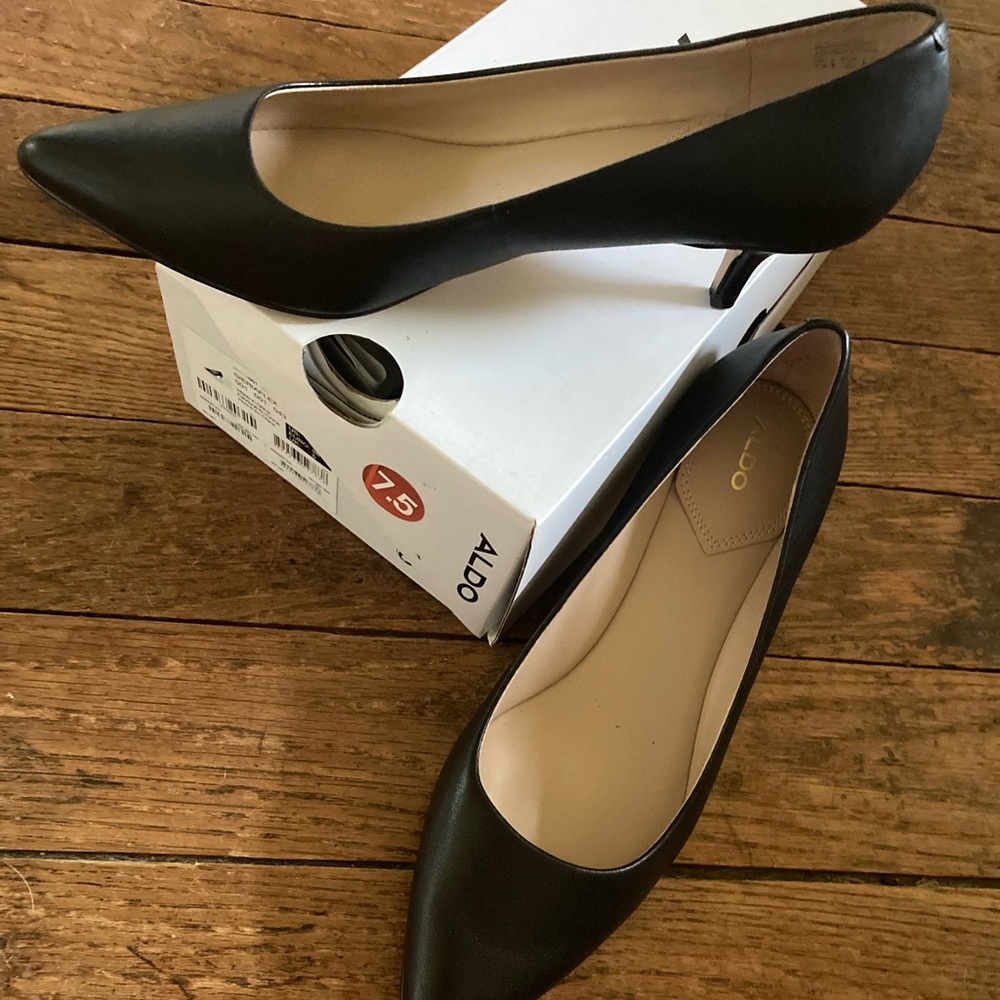NIB Aldo Sieriaflex kitten heel pump.